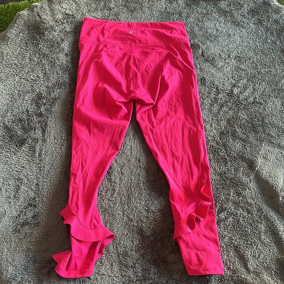 Gorgeous URBAN SAVAGE ruffle bottom leggings size L - Picture 4 of 6